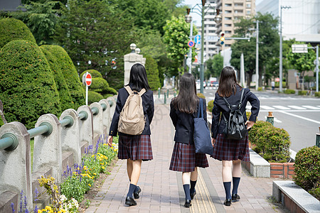 学校校服背影三个人景点年轻的女孩女学生札幌学校之旅背景