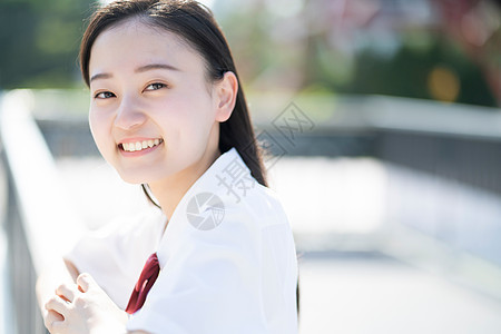 蝴蝶结生机勃勃校道学校女孩高中肖像背景图片