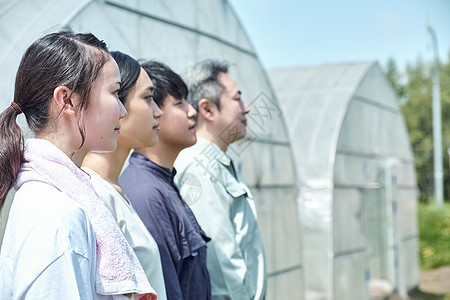 女士农民男男人和女人耕种房子耕种图片