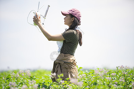 有机女人田地女农业无人机图片