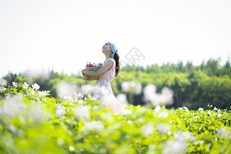 农村小姑娘女孩农业经典图片