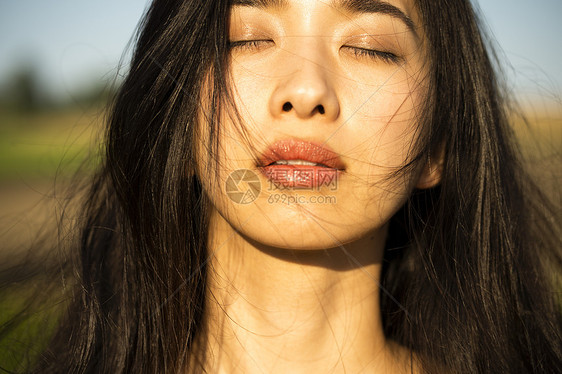 医疗服务晚上美女女自然肖像图片