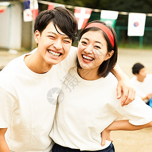 参加校园运动会的学生图片