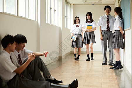 下课后的高中生生活图片素材