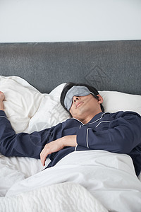 清爽简单人物睡在床上的男人图片
