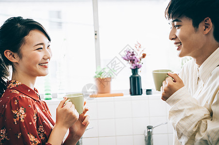 年轻夫妇的二人生活图片