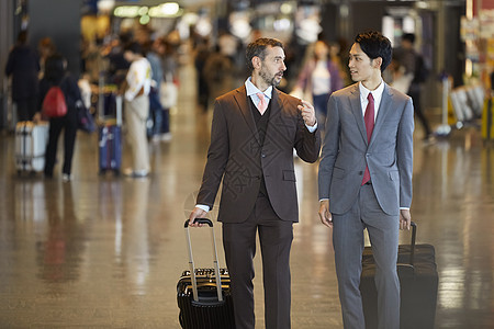 雇员工作空白部分在国外商务旅行的一个商人图片