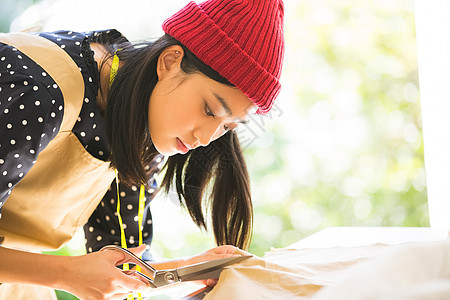 西式服装制作家庭自制创建一个女人缝图片