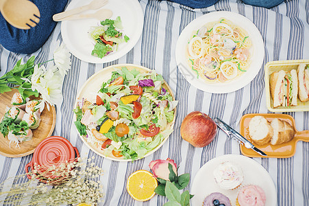 时髦户外沙拉野餐食物图像图片