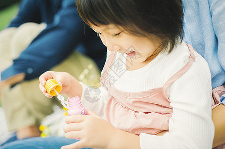 人类贪玩碟公园儿童女孩图片