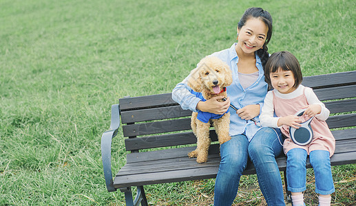 小姑娘日本人妈妈狗和osanpo图像图片