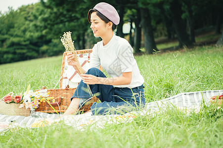 食品人类草坪野餐女士图片