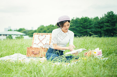 享受开花品尝公园儿童女孩图片