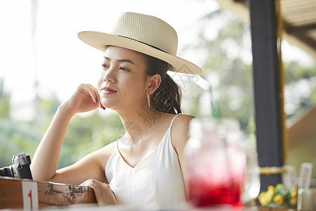 暑假酒店旅途女人生活方式图片