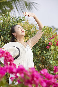 户外轻松愉快女人度假旅行图片