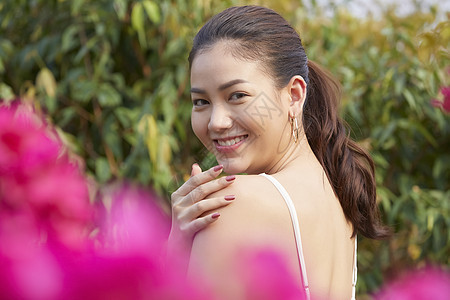 户外轻松愉快女人度假旅行图片