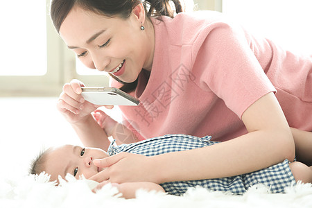 女人和刚出生的宝宝背景图片