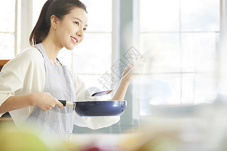 女人做饭图片