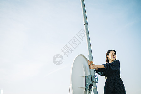 文稿空间青年复制空间女人屋顶肖像图片