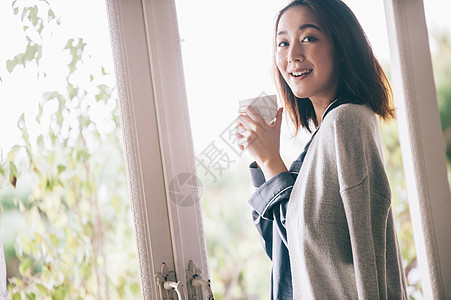 居家女人喝下午茶图片