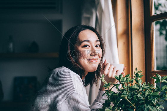 放松喝酒简介女生活方式茶时间图片