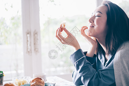 新鲜生活资料客气的女生活方式餐图片