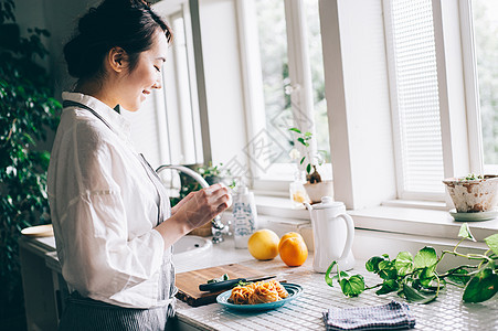 料理家政女孩女生活美食图片