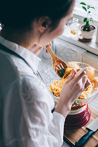 1人细意大利面天女生活美食图片