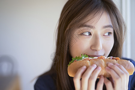 笑容空白部分年轻女美丽的女人生活形象图片