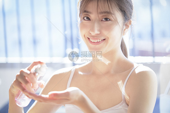 美容术湿润20多岁女美的形象图片