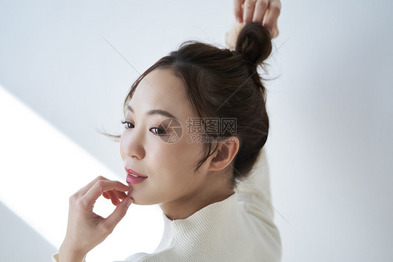 丸子医学美容简单女人的美丽形象发型图片