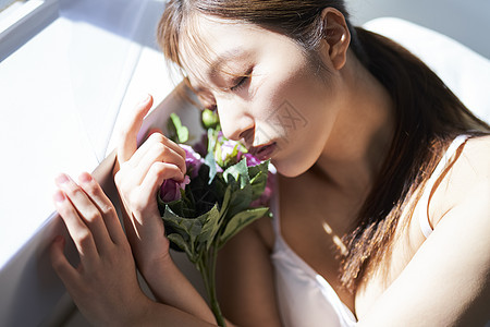 面部抗老化举重美丽的女人肖像图片