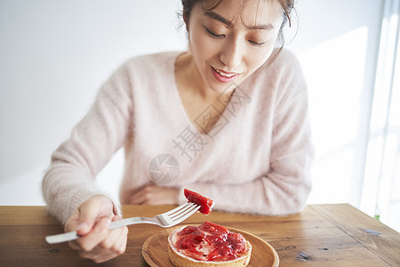 室内美丽的女人生活形象图片