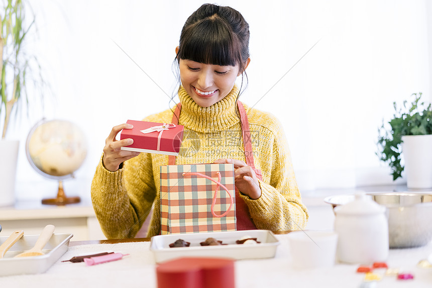 可爱女人过情人节图片