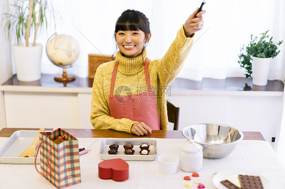 可爱女人过情人节图片