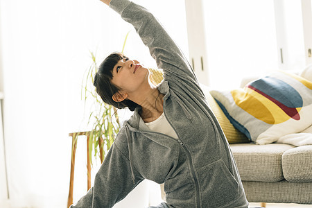 居家女子的生活方式图片