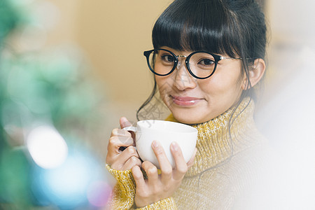 独居女子喝下午茶图片