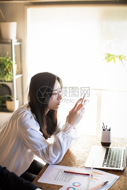 居家女人的生活方式图片