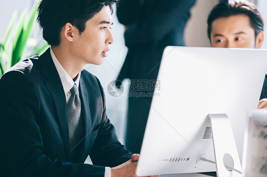 办公室职场人士高清图片下载-正版图片502265892-摄图网
