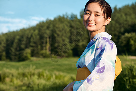 夏天穿浴衣的女人图片