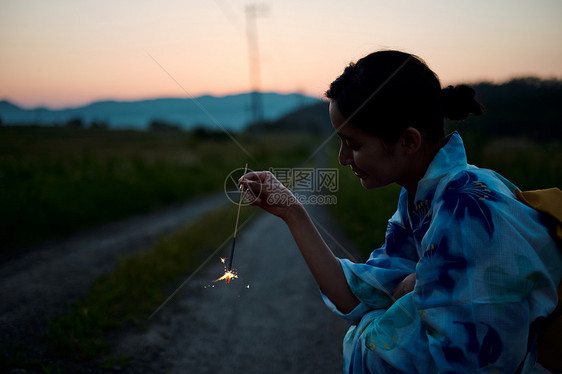 干净有趣女士们妇女夏天yukata烟花图片