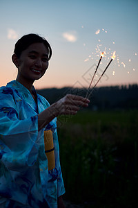 和式身着浴衣人类妇女夏天yukata烟花图片