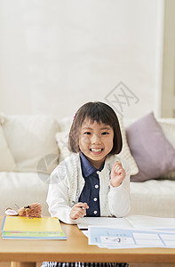 家庭日本人孩子气的女孩儿童生活方式学习图片