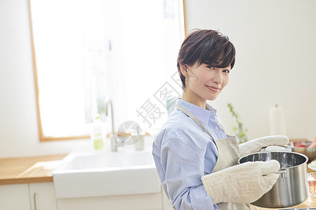 主妇干净烹调女人的生活方式家务图片