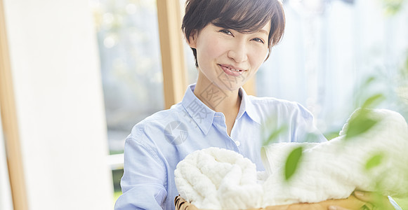 母亲生命早晨女人的生活方式家务图片