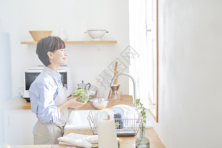 人物1人干净女人的生活方式家务图片