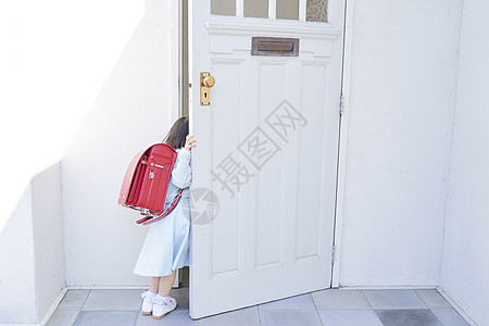 一年级学生入口通体儿童女孩入场图片