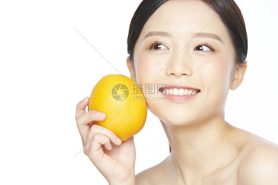 护肤女性拿着橙子图片
