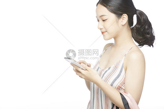 年轻女孩夏日购物图片