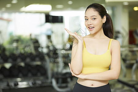 健身房里的运动女子图片